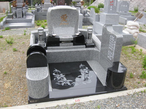 感動を呼ぶ匠の技で創りあげたオリジナルデザインのお墓　[神戸市立鵯越墓園]