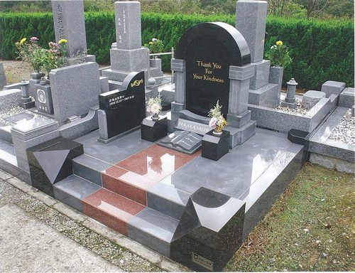 「デザイン墓石写真集Ⅱ」に紹介されたオリジナルデザインのお墓　[神戸市立西神墓園]