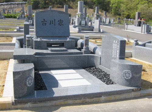 古川家デザイン墓石1.JPGのサムネール画像