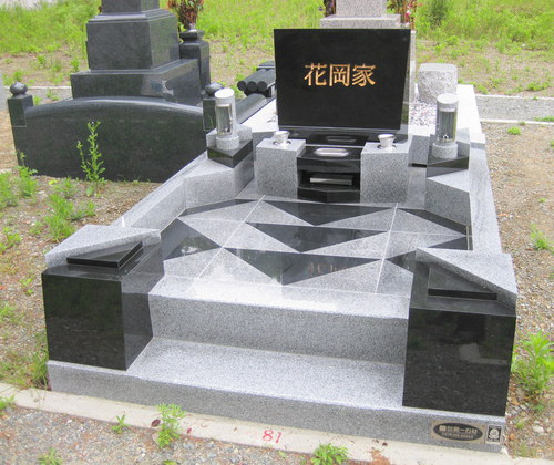 花岡家オリジナルデザイン墓石1.JPGのサムネール画像