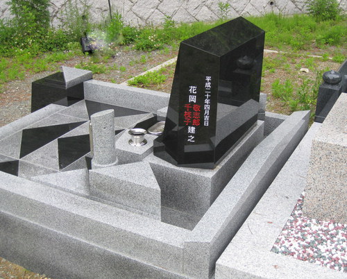 花岡家オリジナルデザイン墓石3.JPGのサムネール画像