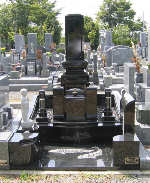 「お地蔵様」を配した和型のオリジナルデザイン墓石　[神戸市立鵯越墓園]