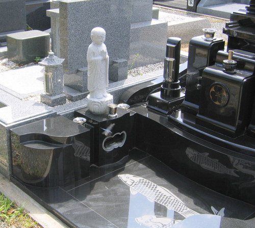 黒御影石・和型デザイン墓石2.jpgのサムネール画像