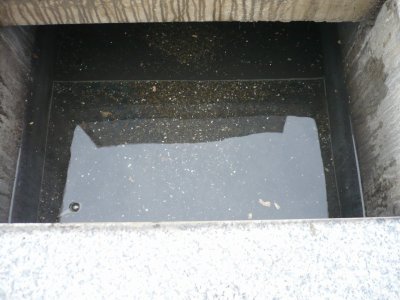 納骨室に絶対雨水が入らないお墓「信頼棺®」ってどんな墓石?(1)お墓の中に水や虫が入ることをご存知ですか?