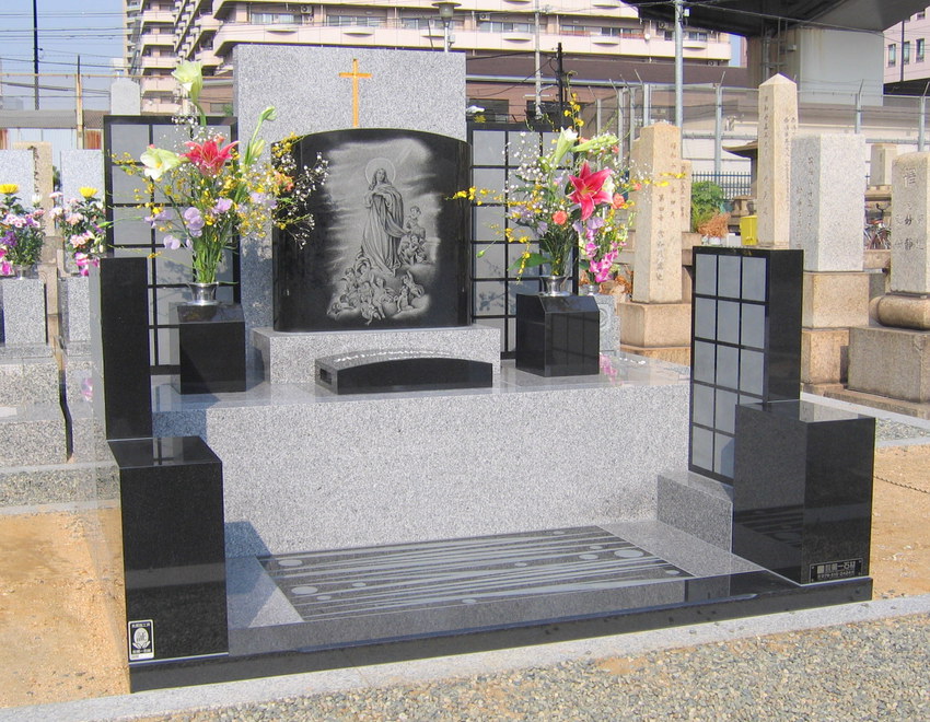 小スペースでも建立可能な永代供養墓 大阪市設南霊園 お墓 デザイン墓石 墓地に関するお悩みは 信頼棺 の神戸市第一石材へ