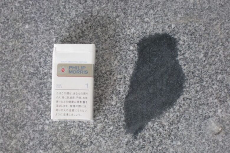 墓石の製作段階で現れた「黒タマ」