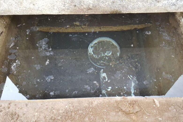 カロート内で水没した骨壺