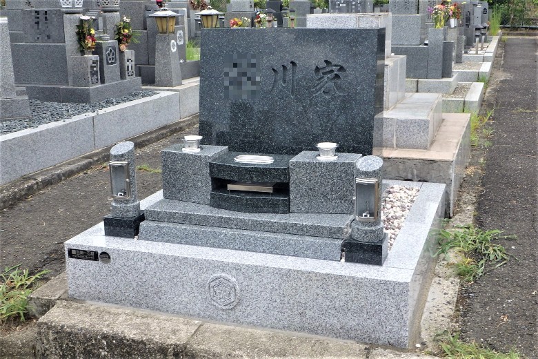 シンプルモダンのオリジナルデザイン墓石