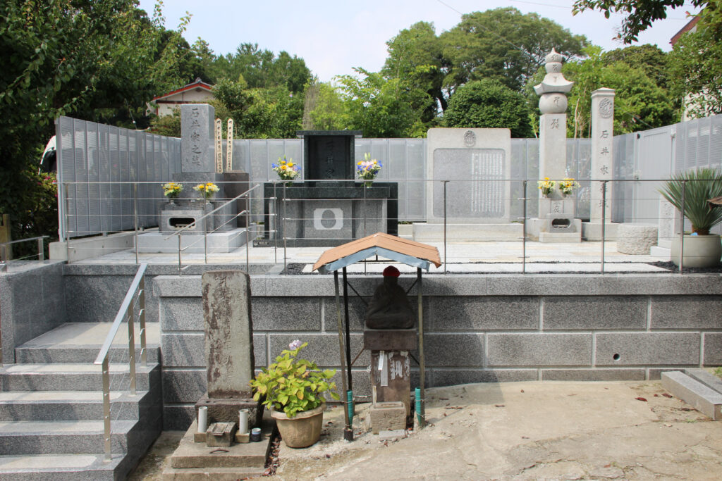 開放的・現代的なデザインで洗練された格式ある墓所・神戸市の㈱第一石材が製作