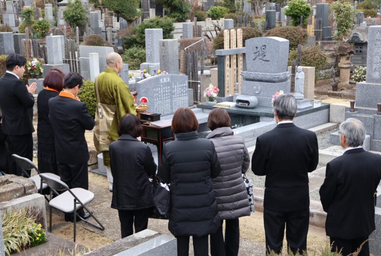 多くの親族が参列した開眼法要の様子