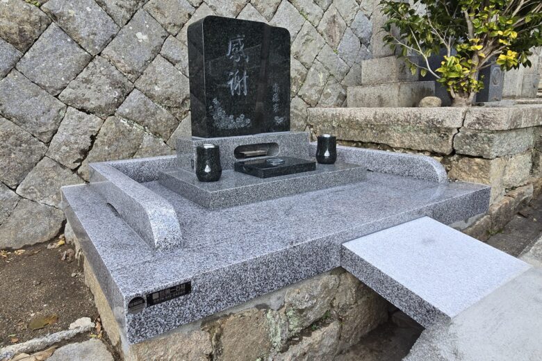 3種類のみかげ石を組み合わせたデザイン